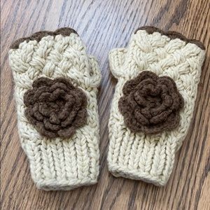 carmel mitten with brown color flower